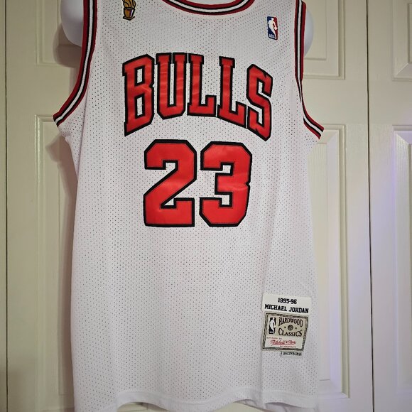 Mitchell & Ness Authentic Jersey Chicago Bulls 1995-96 Michael Jordan White Siz
